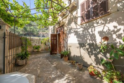 Landhaus mit Garage und grossem Grundstück in Strandnähe in Port de Sóller