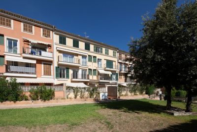 Fabelhafte kleine Wohnung mit Garage und Pool 