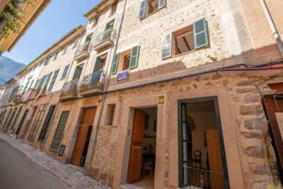 Stadthaus mit Patio und Terrasse in Sóller