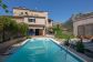 Kleines Haus mit Garten und Pool zu Renovieren